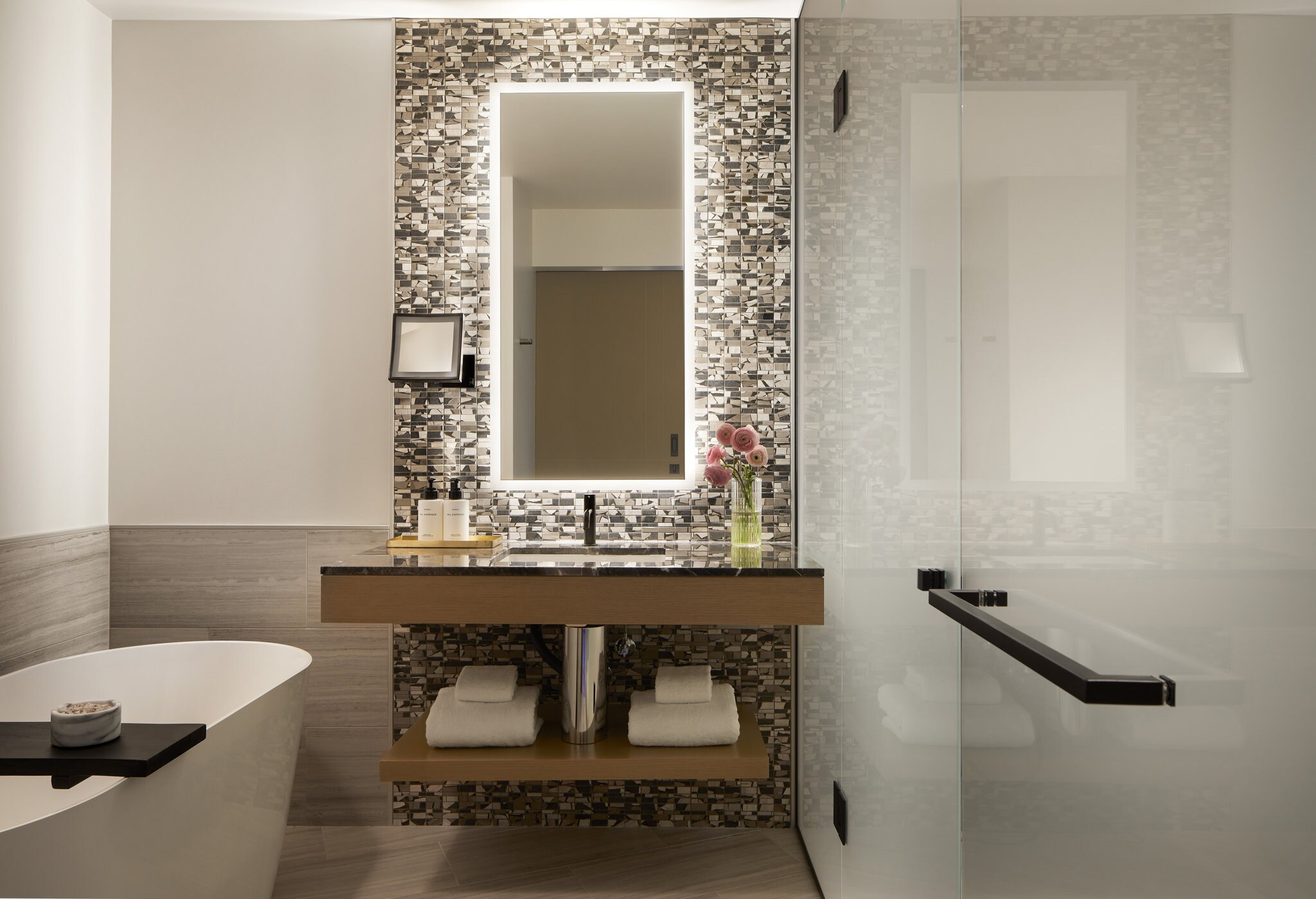InterContinental Hotels BELLEVUE AT THE AVENUE - Tap to explore photos