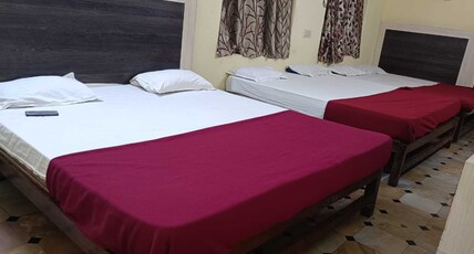 Ammayi Hotel Resorts - Siva Sakthi Hotel Group Room Type - 6 Bed AC Deluxe Family Room with Mountain View Ammayi Hotel Resorts - Siva Sakthi Hotel Group Room Type - 6 Bed AC Deluxe Family Room with Mountain View