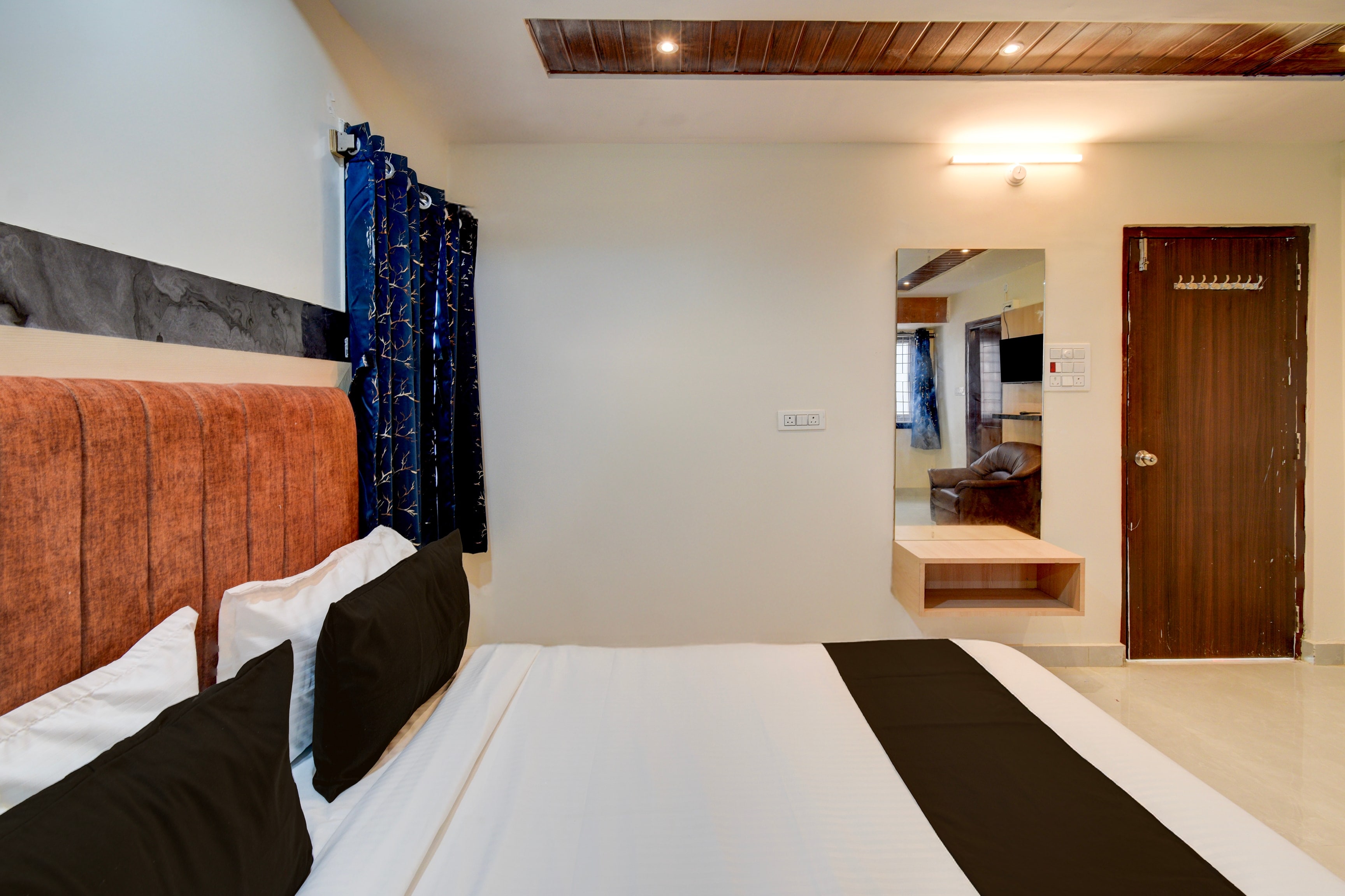 Hotel O RR Grand Luxury Rooms - Tap to explore photos