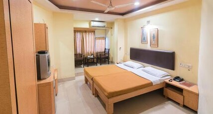 Hotel Bandra Residency, 250 m from Bandra Railway Station Room Type - Deluxe Room