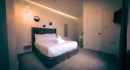 OYO Newquay Beach Hotel Room Type - Deluxe Double with Terrace Garden View
