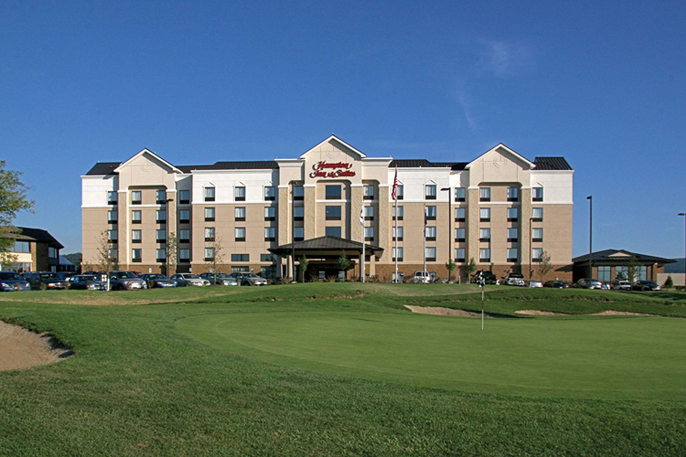 Hampton Inn & Suites by Hilton Blairsville - Tap to explore photos