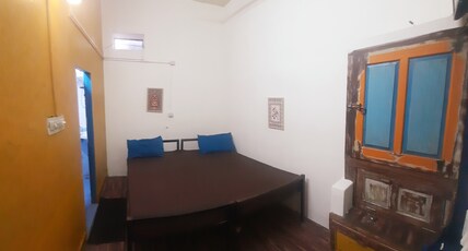Housetel Backpackers Hostel | StepOut Cafe & More | C Scheme Room Type - Standard Double room