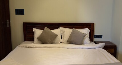 FamJam Stays Room Type - Executive Premium Balcony Room