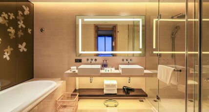 Hilton Garden Inn Ningbo Room Type - KING DELUXE SUITE