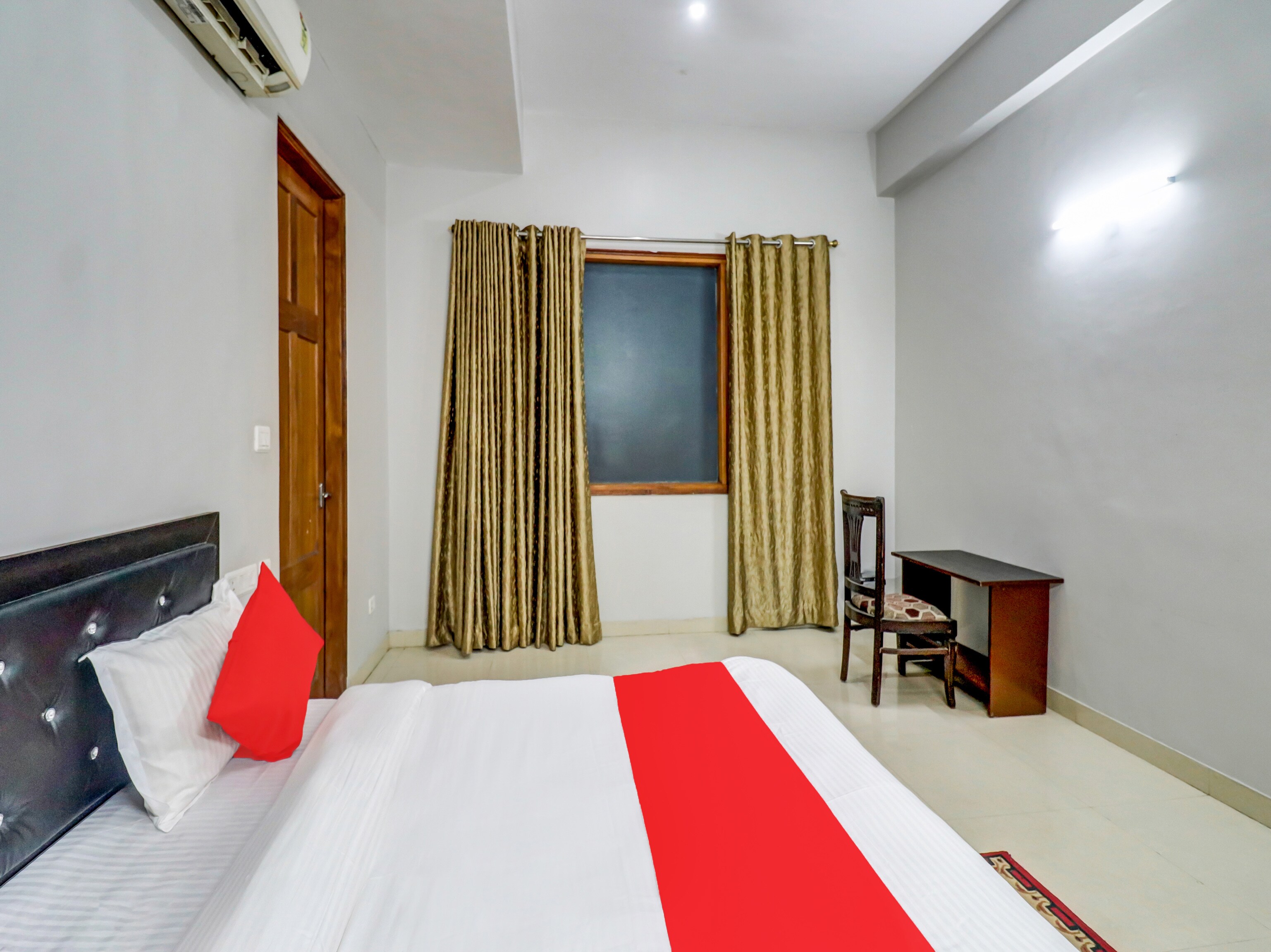 Hotel O by OYO Tokyo - Tap to explore photos