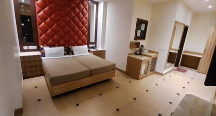 HOTEL MELROSE INN - 500 MTR from Railway Station Room Type - Executive Double  Room