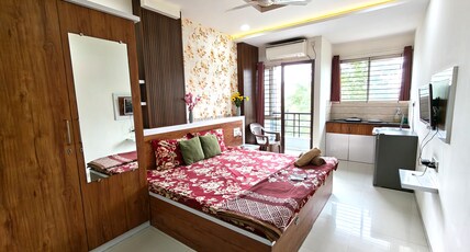 Aman Greens | Park Facing | Mahalaxmi Nagar | Near Bombay Hospital Room Type - Entire Studio Flat | 202 | AC | Wifi | Balcony | TV