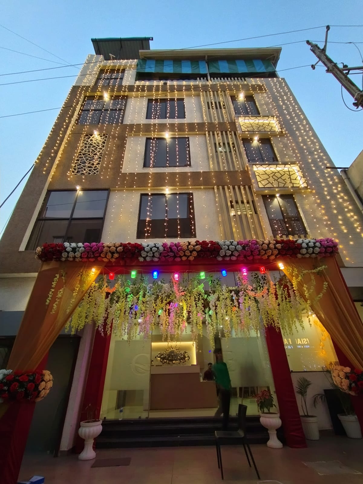 HOTEL GOLDEN BLISS - Tap to explore photos