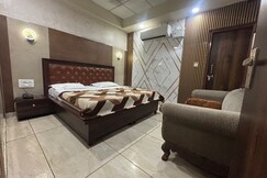 Address of BHARAT HOTEL