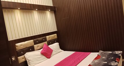 Hotel Laxmi Palace Room Type - Deluxe Non AC