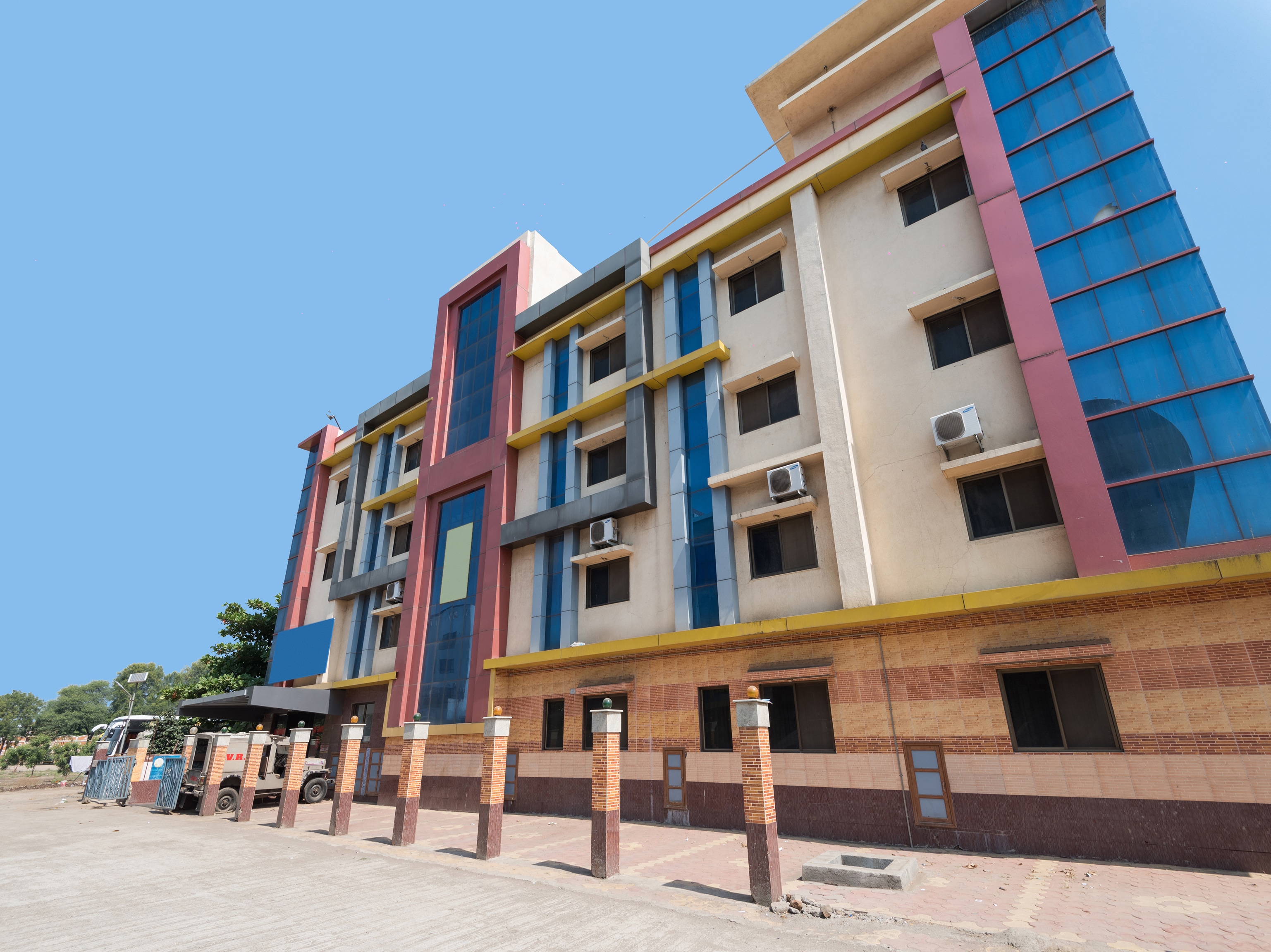 Hotel Sai Samrat - Tap to explore photos