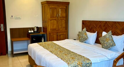 Hotel Indradhar Room Type - Premium Room With Balcony