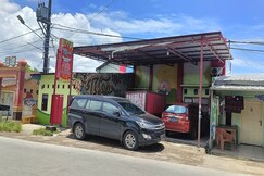 OYO 93875 Tifar House Near Lapangan Raja-raja