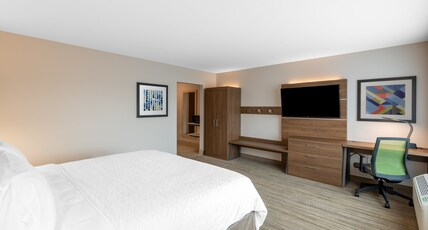 Holiday Inn Express & Suites Phoenix - Airport North Room Type - 1 King Communications Accessible Extra Floor Space Holiday Inn Express & Suites Phoenix - Airport North Room Type - 1 King Communications Accessible Extra Floor Space