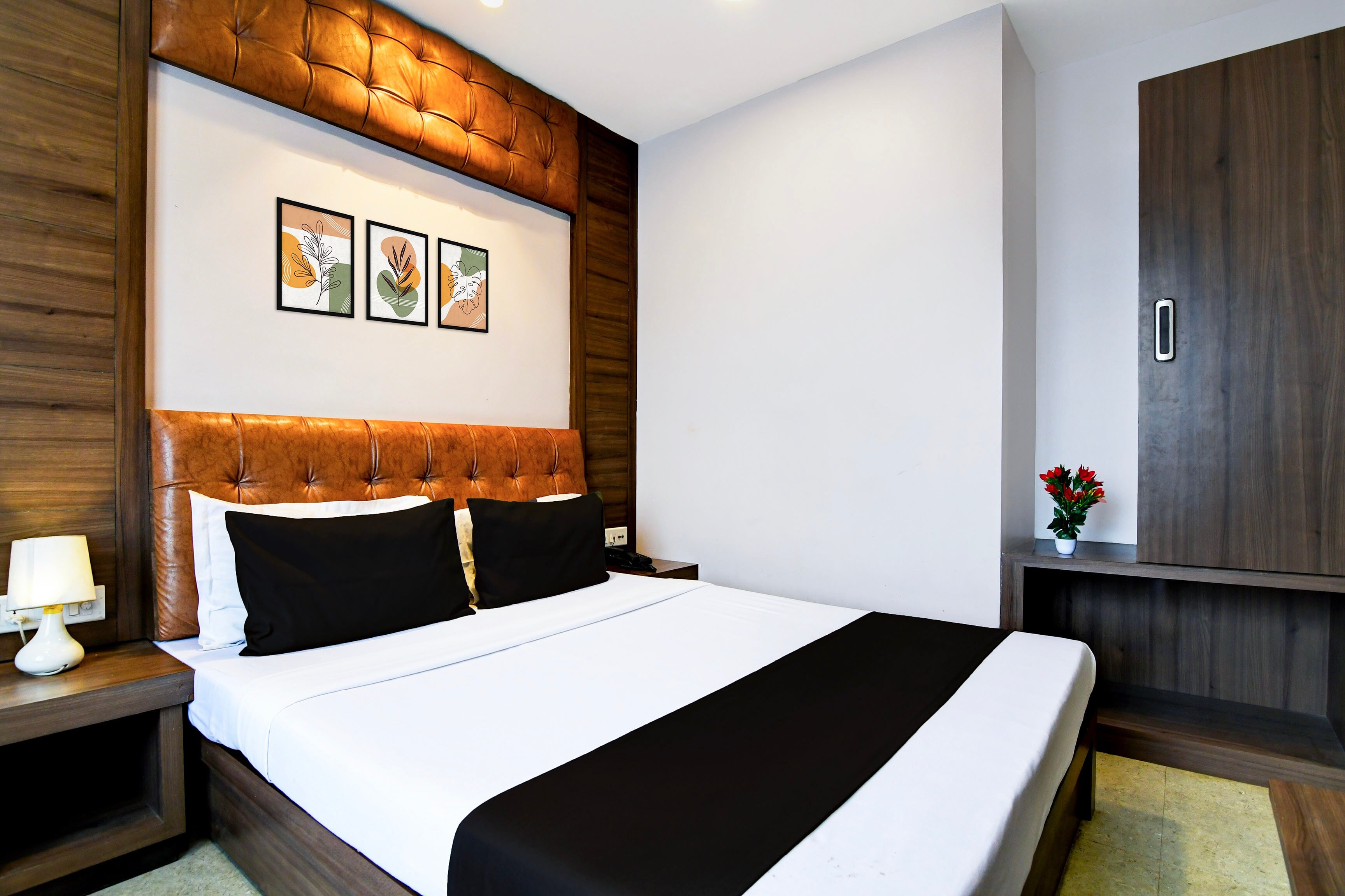 Super Hotel O Tagore Park Laskarhat Formerly Shankar Guest House - Tap to explore photos
