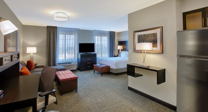 Staybridge Suites - Benton Harbor-St. Joseph Room Type - 1 Queen Communications Mobility Accessible Tub