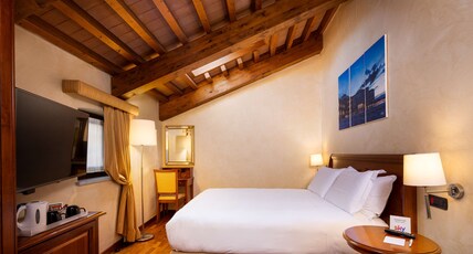 Best Western Plus Hotel Le Rondini Room Type - 1 King Bed, Superior Room, Whirlpool Shower