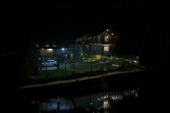 V Zone River Edge | River View