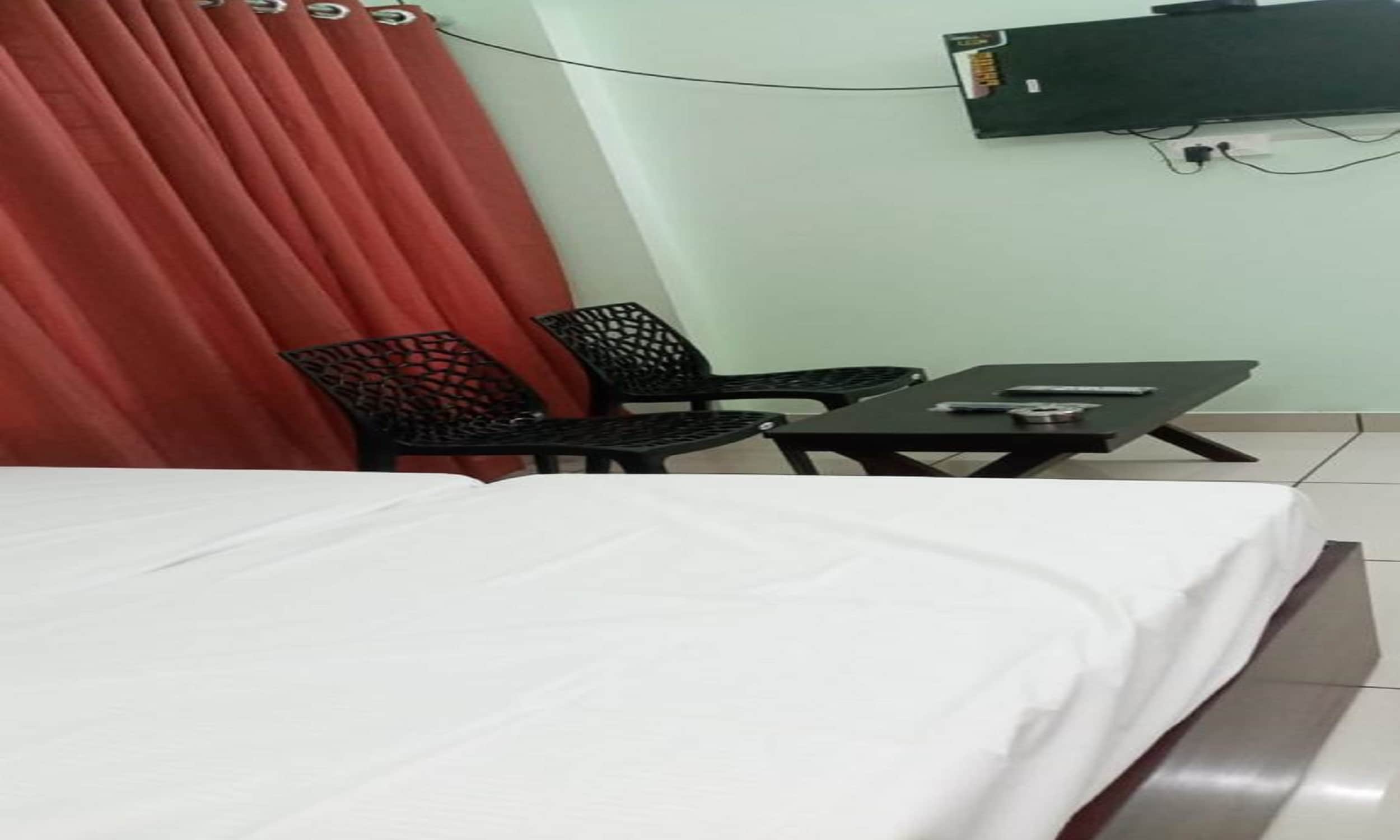 AR PLAZA - Tap to explore photos