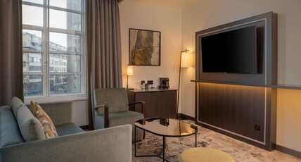 Hilton Cardiff Room Type - KING JUNIOR SUITE