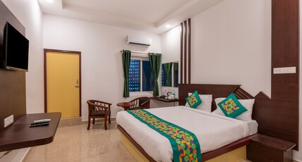 Treebo Royal Plaza, 700 Mts From Promenade Beach Room Type - Standard Room