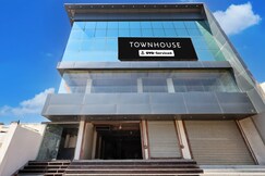 Super Townhouse Geeta Nagar Metro Station Formerly Hotel Opal