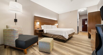 Holiday Inn Express Trincity Room Type - 1 King Standard