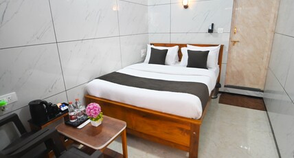 CR7 STAY (Rooms& Homestay) Room Type - AC Deluxe Room 