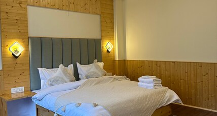 Doghari stays - Casa de Paradiso Manali Room Type - Deluxe room with Mountain view