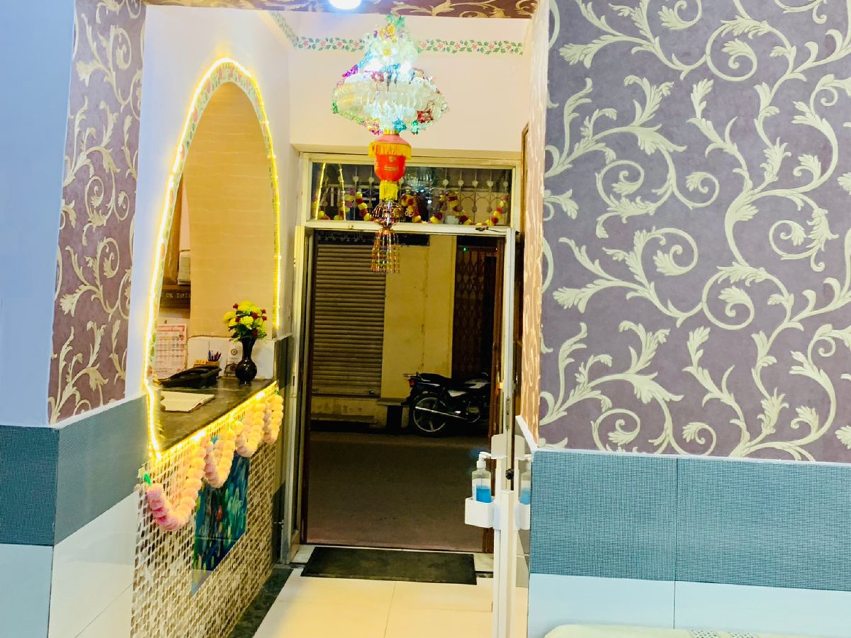 Hotel Shakti Palace - Tap to explore photos