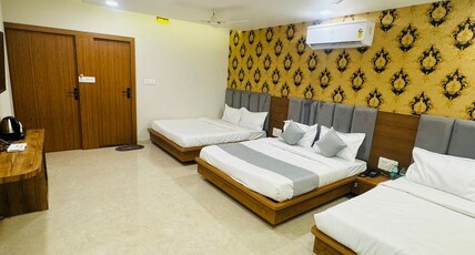 HOTEL NAJAF PALACE Room Type - Ac Super Deluxe Six Bed Room