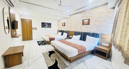 HOTEL LONGSTAY Room Type - Four Bed