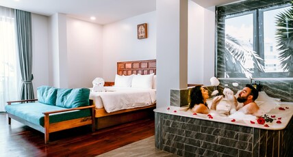 Two Seasons Siem Reap Hotel Room Type - King Suite with Balcony