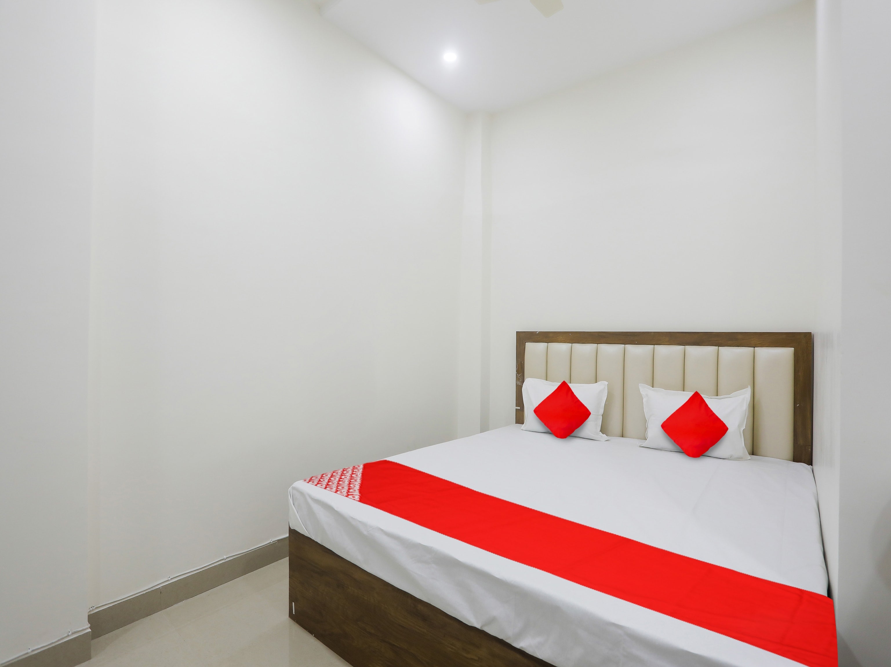 Hotel O by OYO RAHUL SERVICE APPARTMENT 2 - Tap to explore photos