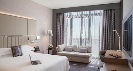 Pearl Rotana Capital Centre Room Type - King Bed with Club Lounge Access