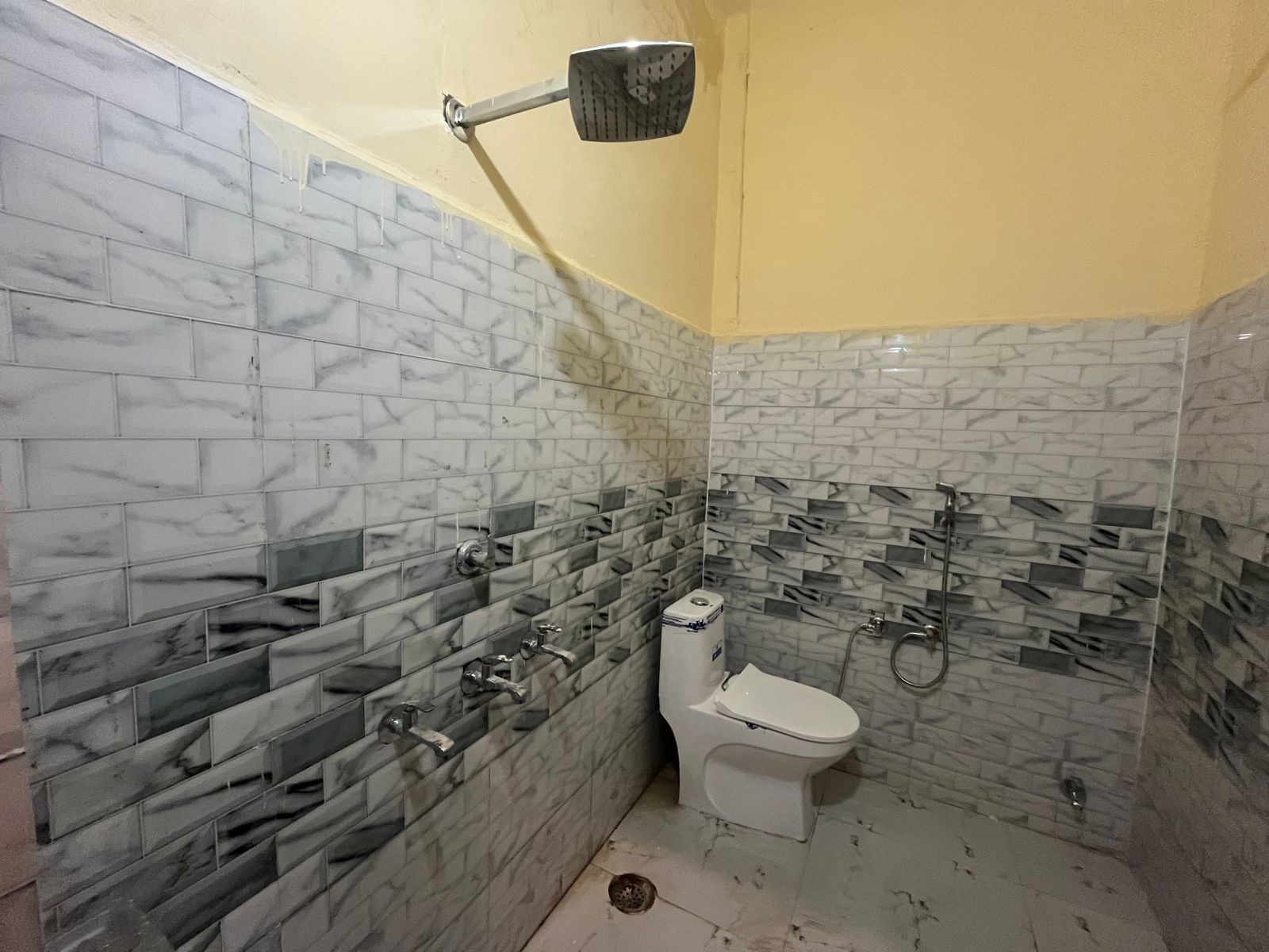 Hotel Ghatampur Inn - Tap to explore photos