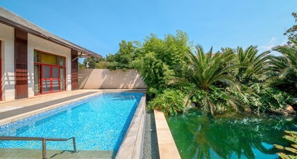 HUALUXE Hotels & Resorts Kunming - AN IHG HOTEL Room Type - Villa Private Hot Spring Outdoor Pool HUALUXE Hotels & Resorts Kunming - AN IHG HOTEL Room Type - Villa Private Hot Spring Outdoor Pool