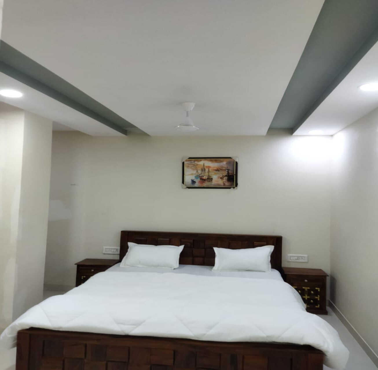 Hotel Gulab Paradise - Tap to explore photos