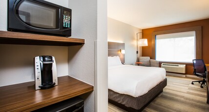 Holiday Inn Express & Suites BELLEVUE (OMAHA AREA) Room Type - 1 King Communication Mobility Accessible Roll in Shower Holiday Inn Express & Suites BELLEVUE (OMAHA AREA) Room Type - 1 King Communication Mobility Accessible Roll in Shower