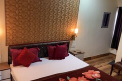 Kulhan Heights Homestay | Rooms & Kitchen