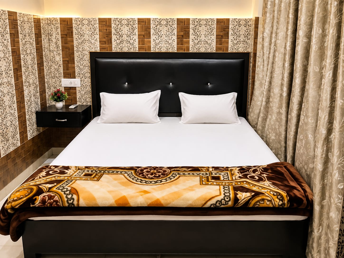 Shree kashi vishwanath paying guest house - Tap to explore photos