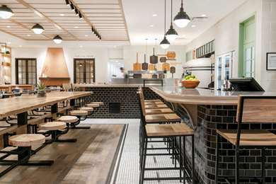 Best Western Plus Baker Street Inn & Convention Centre
