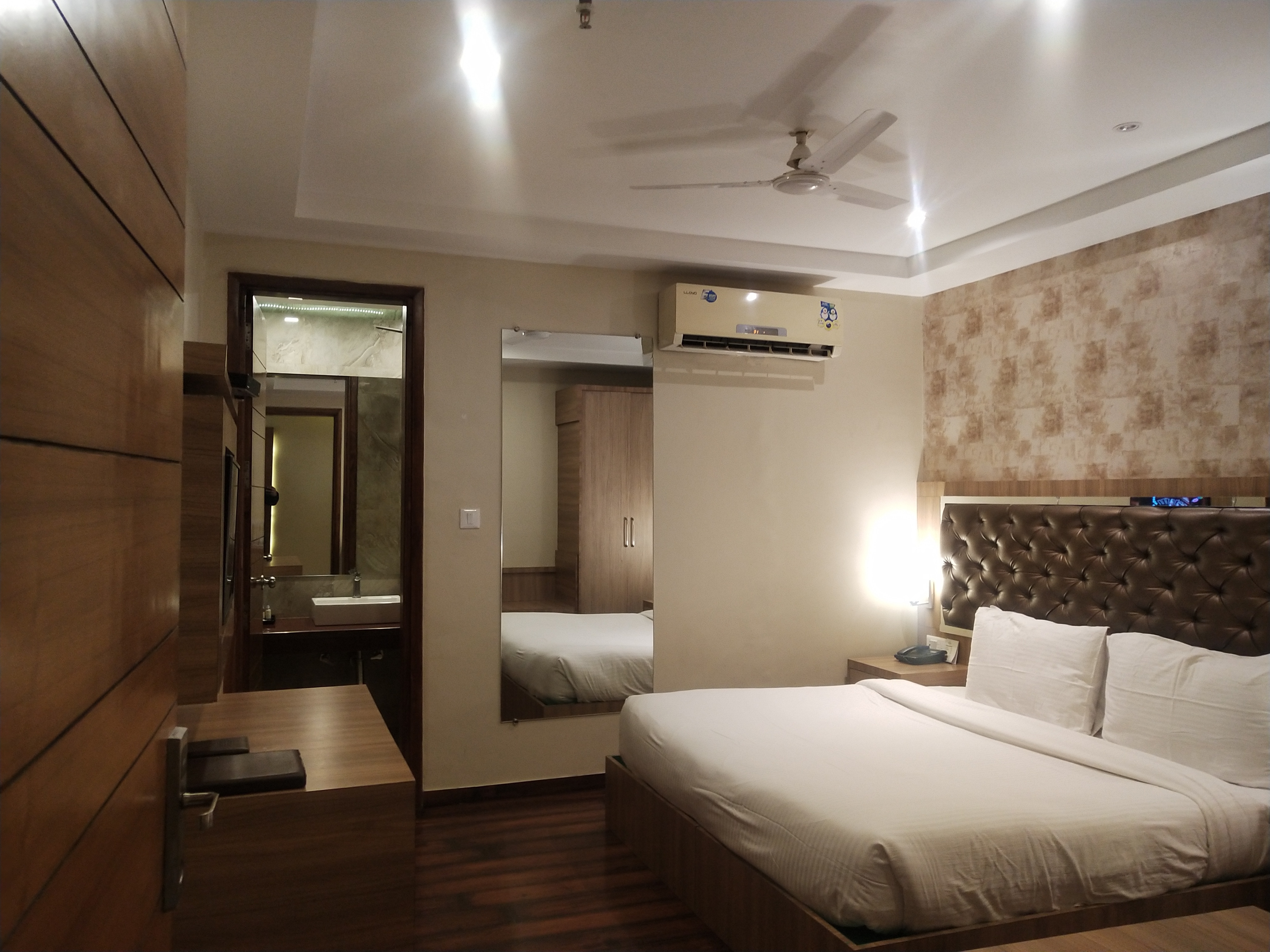 HOTEL INCLOVER - A Peaceful Retreat - Tap to explore photos