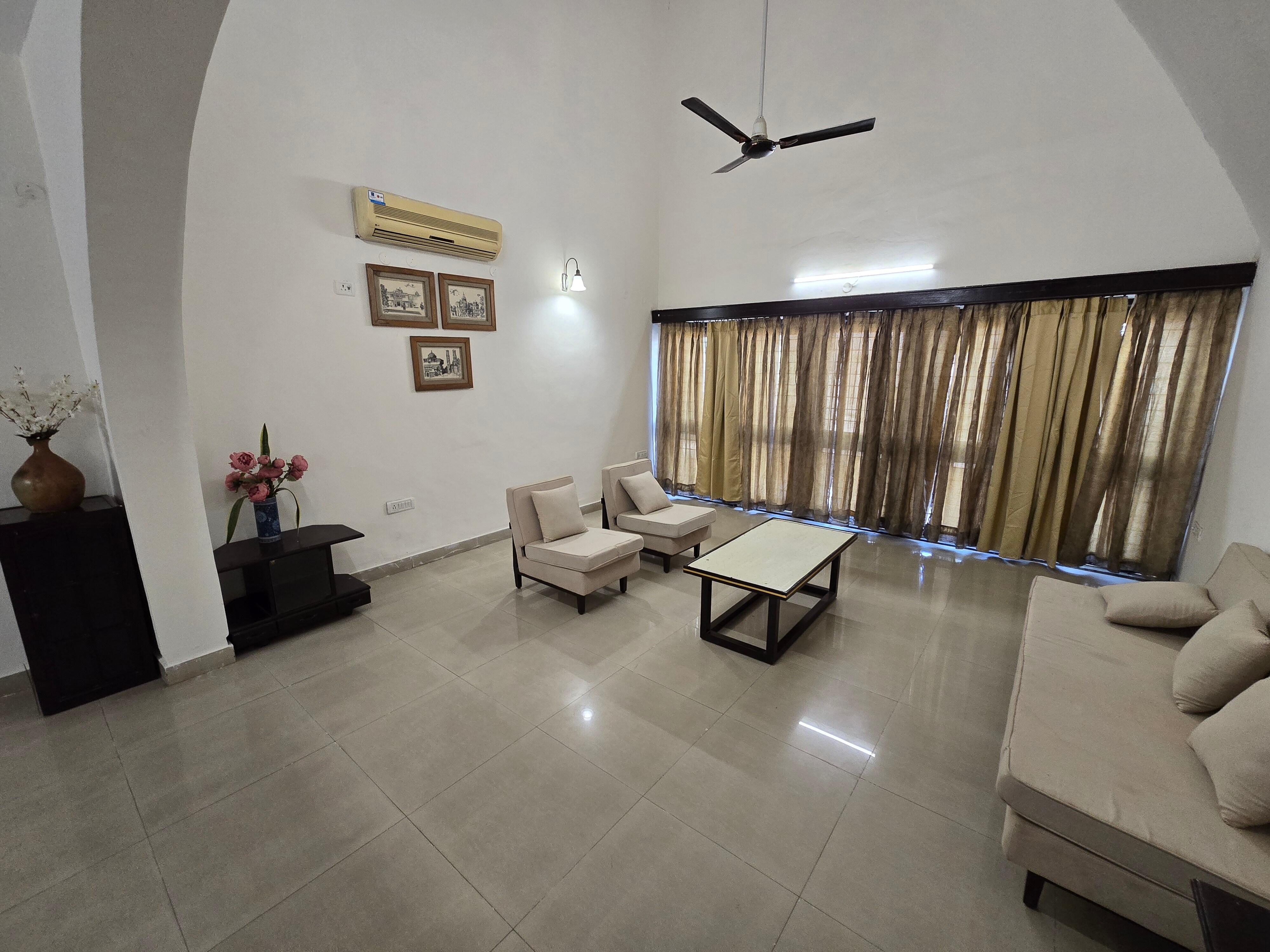 Spacious 5 BHK Villa in Arera Colony - Tap to explore photos