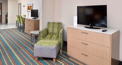 Holiday Inn Express Bernalillo Room Type - 1 King Suite Sofa Bed Holiday Inn Express Bernalillo Room Type - 1 King Suite Sofa Bed