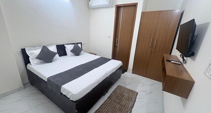 Hotel 69 Room Type - Deluxe Room with City View