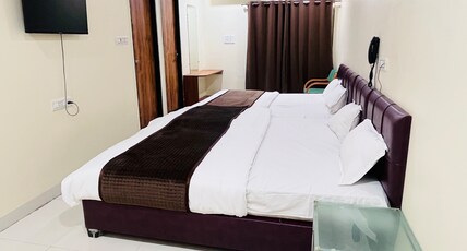Shri Shiv Ganga Bhakt Niwas Room Type - 4 Bedded Family Suite AC Room Shri Shiv Ganga Bhakt Niwas Room Type - 4 Bedded Family Suite AC Room