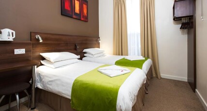 Marble Arch Inn Room Type - Twin Room- Private Bathroom