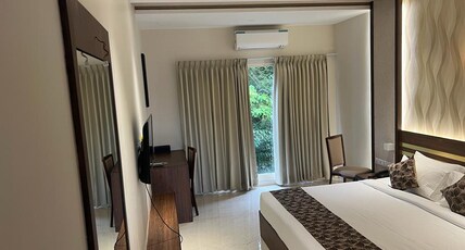 VALLUVANAD RESIDENCY Room Type - DELUXE DOUBLE ROOM